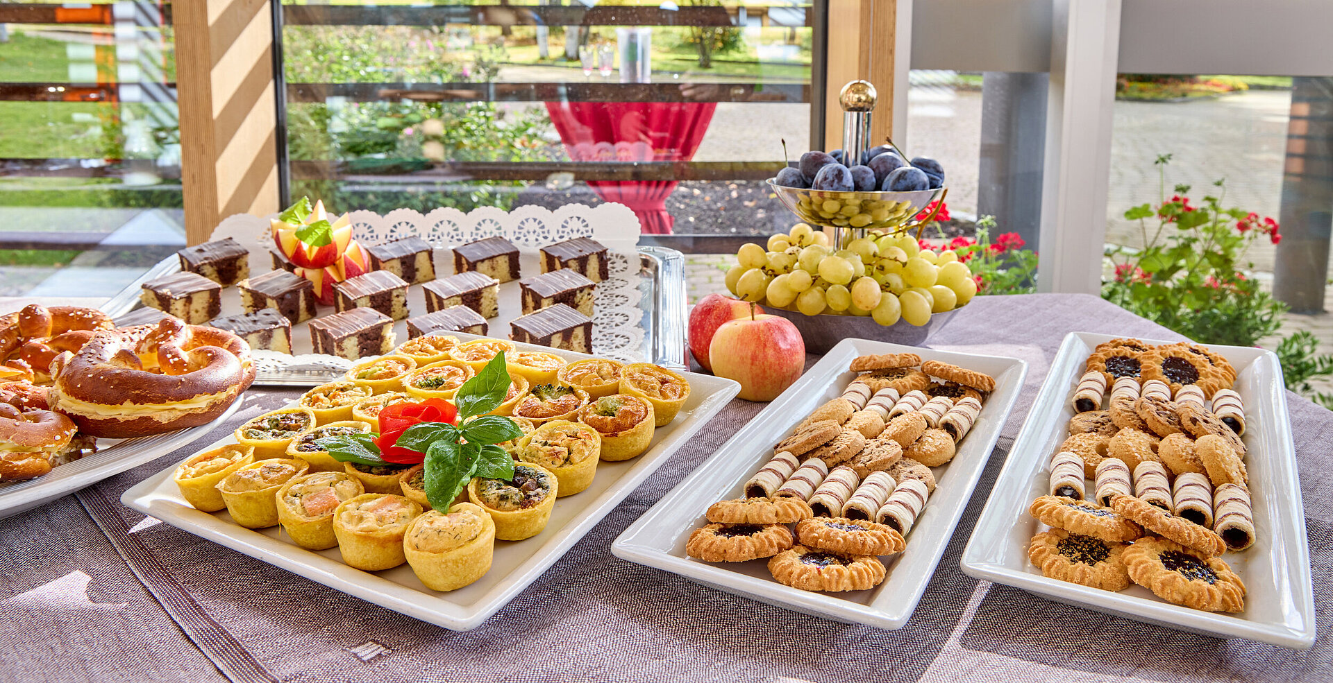 Feine süße und herzhafte Häppchen warten auf die Seminarteilnehmenden.
