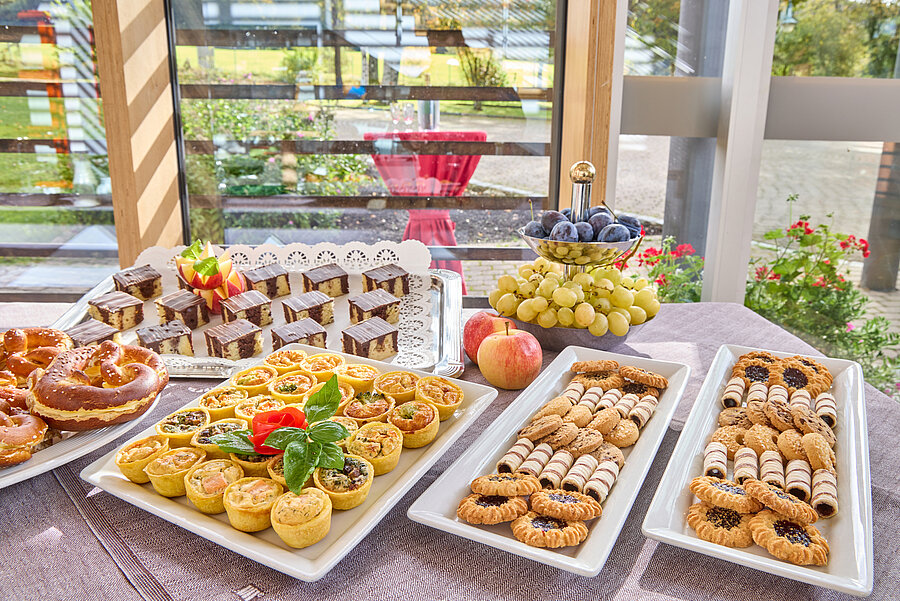 Feine süße und herzhafte Häppchen warten auf die Seminarteilnehmenden.