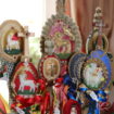 Traditionelle Ostereistecker mit christlichen Motiven