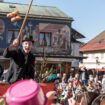 Buntes Faschingstreiben mit Brezen-Angeln in Oberammergau